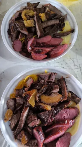 Contrata se cozinheira para trabalhar em restaurante