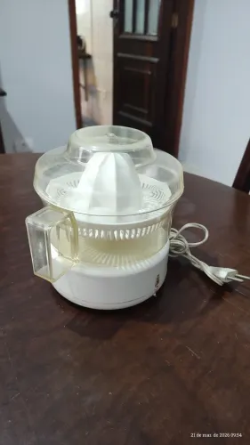 Espremedor de frutas 220V