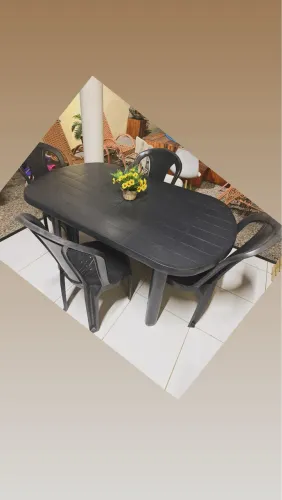 Jogo de mesa com cadeiras $600 tudo e vendo separado também