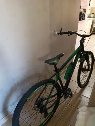 Bike novinha top pouco usada com kit Shimano