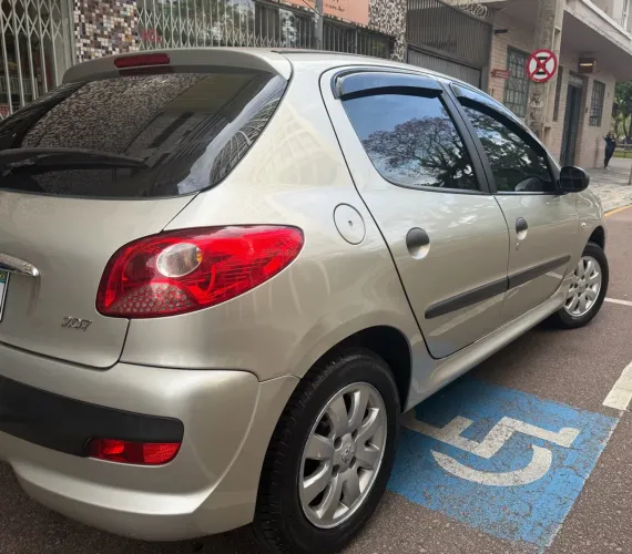Peugeot 207 X-line 1.4 Flex 8V 5P 2011