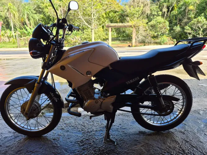 Moto muito inteira, nada para fazer. Só ligar e rodar.