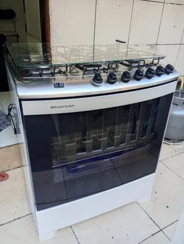 Vende-se fogão de 6 bocas