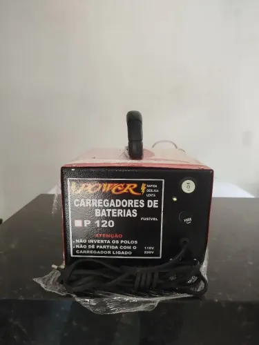Carregador de baterias automotivo