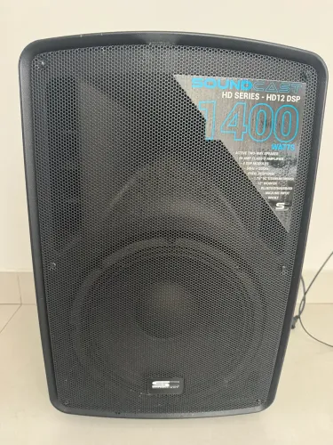 Caixa de som ativa Soundcast HD12 DSP com potência de 1400W