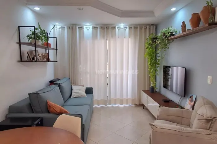Apartamento com sacada à venda, 02 dormitórios e 01 vaga no Bairro Osvaldo Cruz