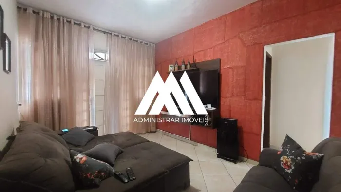 Vendo casa de dois pavimentos em Itaúna em excelente localização!