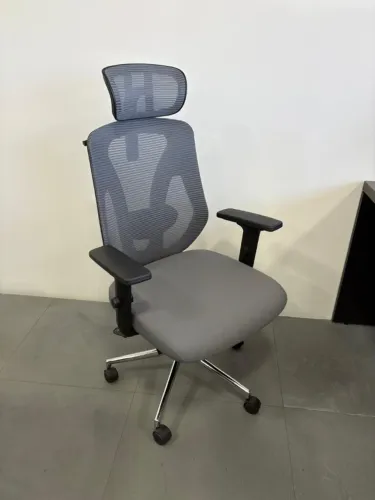 Cadeira de Escritório Comfy Profile preta, tela Mesh Cinza e Relax Avançado