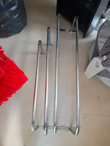 Arara de parede e chão