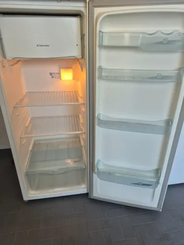 GELADEIRA ELECTROLUX RE26 BRANCA - ÓTIMO ESTADO ?