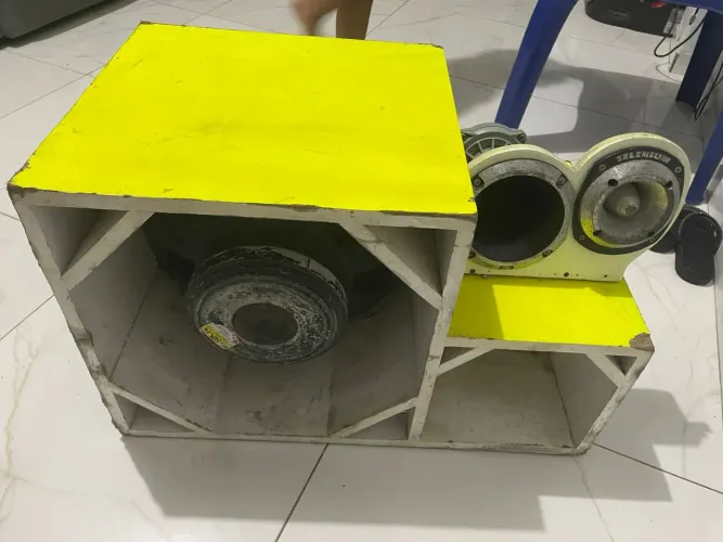 Caixa de som para carro 