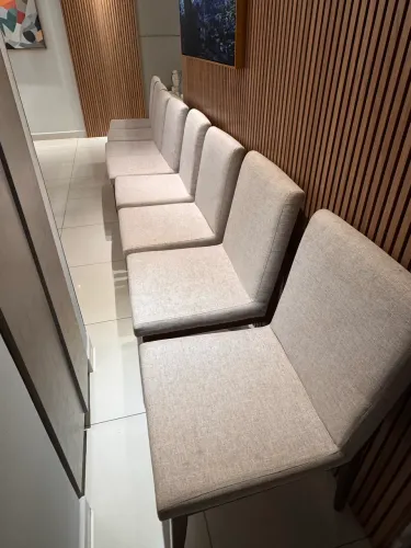 Conjunto com 8 Cadeiras de Jantar Estofadas - Madeira | Sofá Design Natal