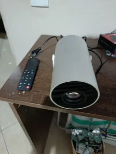 Projetor usado apenas 1 vez para teste