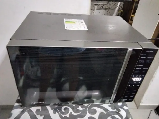 Vendo microondas Eletrolux 36 L entregamos e aceitamos cartão
