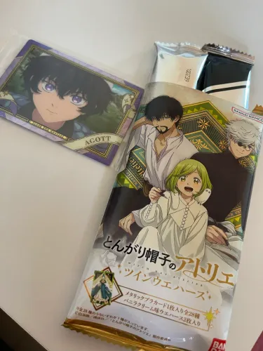 Bolacha wafer importada do Japão com Card do anime Witch Hat Atelier
