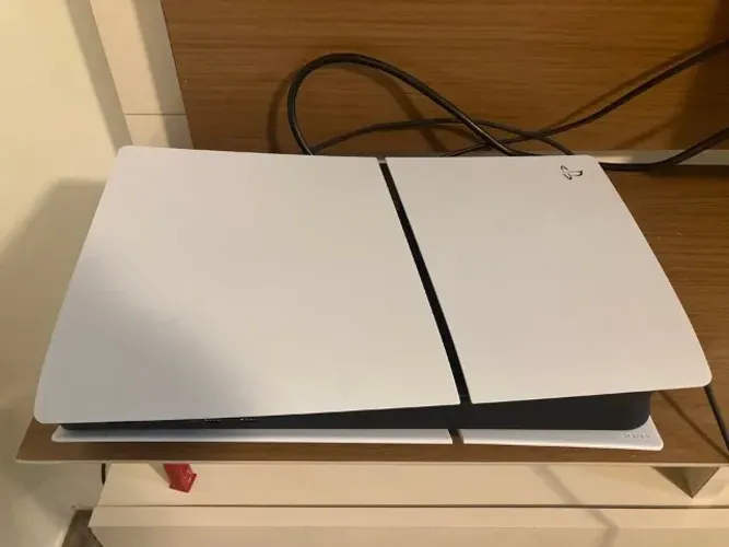 PlayStation 5 Slim Digital 825GB pouco usado