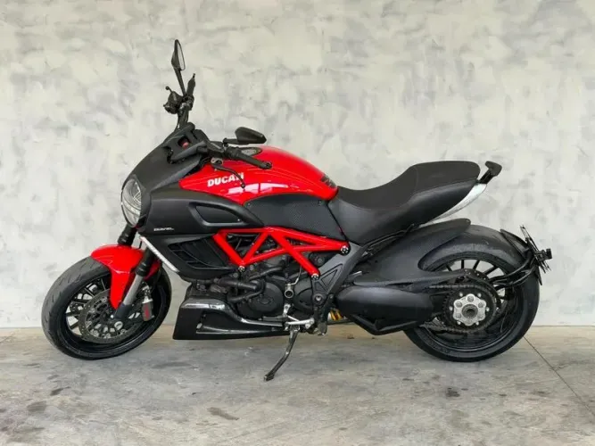 DUCATI DIAVEL 2011