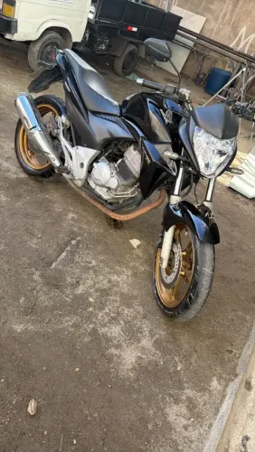 Honda CB 300 2015 toda boa toda revisada.