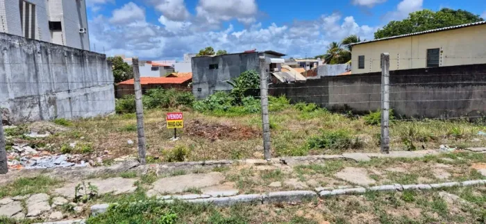 Terreno 700 m2, Avenida Poeta Vinicius Moraes 1.230, bairro Atalaia, próximo a orla