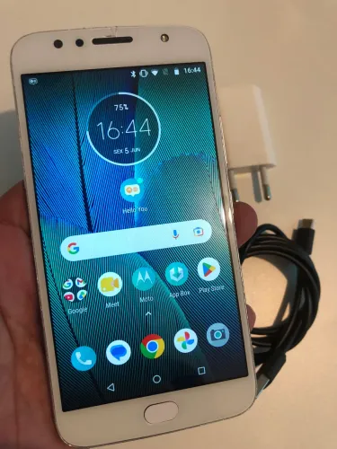 Smartphone Moto G5s Plus excelente