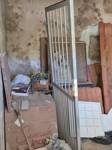 VENDE-SE PORTÕES - GRADES DE JANELA - GRADE DE AR CONDICIONADO