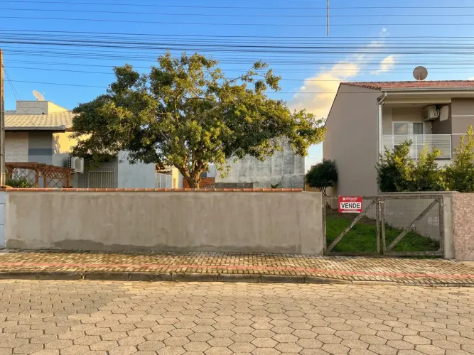 Terreno pronto p/construir à venda, a 400 metros da Praia Alegre, em excelente localização