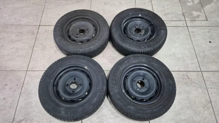 Rodas e pneus Peugeot 106