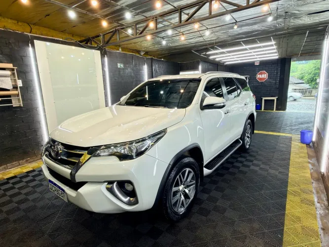 Toyota Hilux SW4 SRX 4X4 2.8 TDI 16V Dies. Aut. 2017