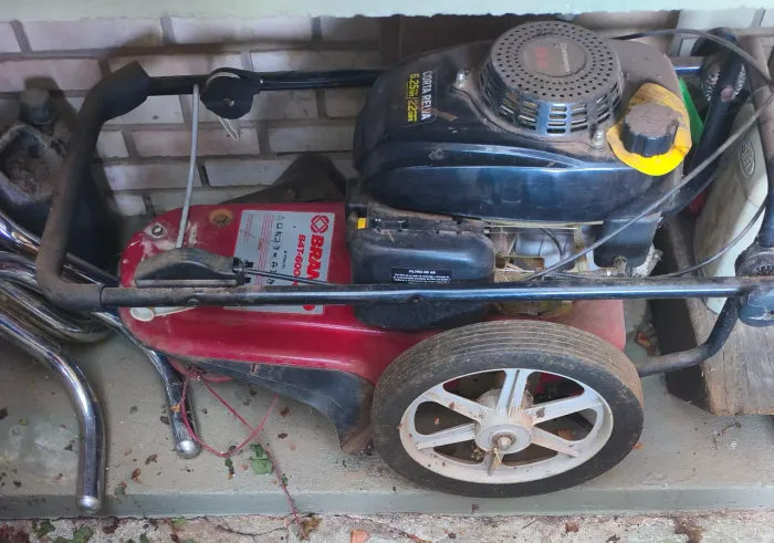 Cortador de grama gasolina Branco. Modelo BaT 6000 CR. Praticamente novo .