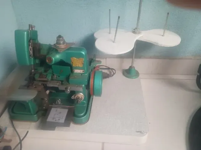 Máquina de costura overloque 