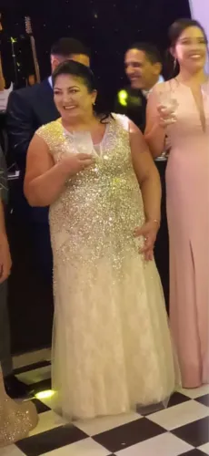 Vestido dourado com brilho! Usado apenas uma vez