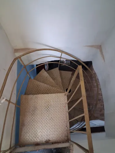 VENDE.SE, ESCADA CARACOL.VIR BUSCAR.!!! Preço bom.