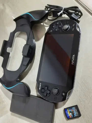 Ps vita fat + grip + jogo (leia os detalhes)