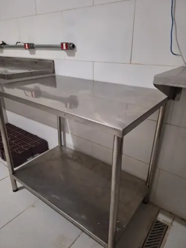 Bancada Vendi bancada Industrial em Aço Inox com Prateleira Inferior