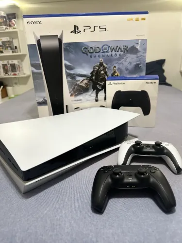 PS 5 mídia física com 2 controles