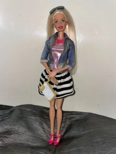 Boneca Barbie style fashionistas articulada mattel 