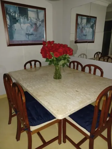 MESA DE JANTAR EM MÁMORE TRAVERTINO 1,50X1,10 + 8 CADEIRAS        
