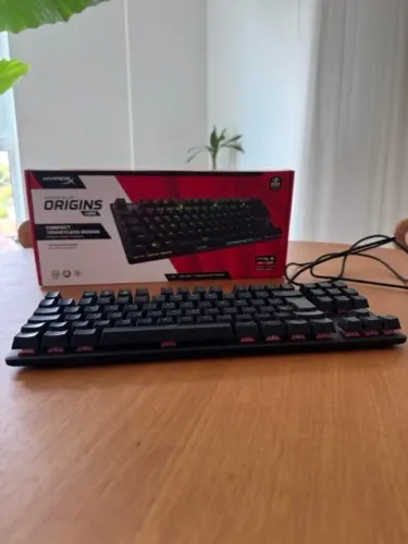 Teclado Mecânico Gamer HyperX Alloy Origins Core, RGB, Switch HyperX Red, USB Tipo-C, ABNT