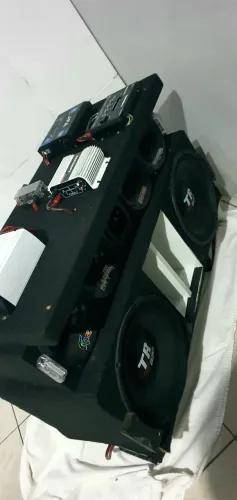 Som automotivo forte