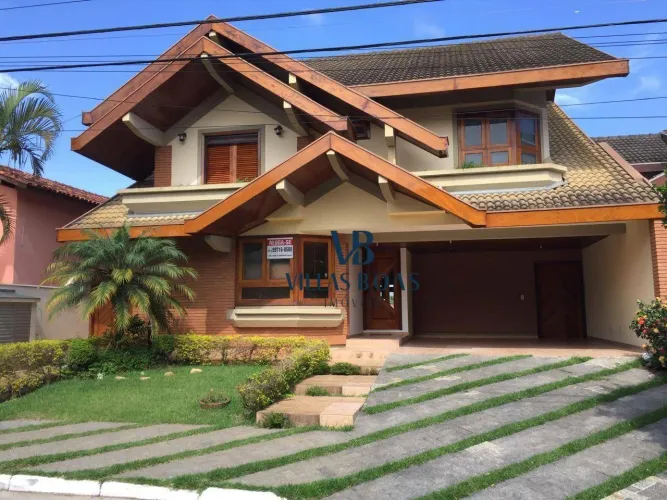Casa Ampla em Condomínio | 3 Suítes | Piscina e Espaço Gourmet | 329m² Construídos