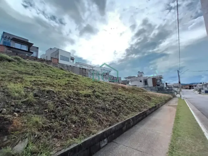 Terreno em condomínio fechado