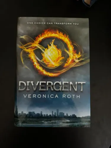Divergent Series Set: Divergent, Insurgent, Allegiant, Four: 1-4