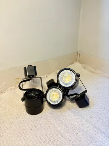 VENDO TRILHO ELETRIFICADO 4M COM 10 SPOTS DIRECIONÁVEIS