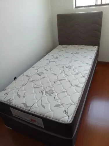 Cama conjugada com colchão D28 extremamente nova