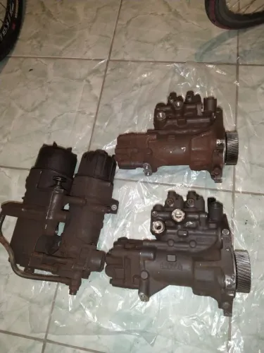 Duas bombas de alta pressão Scania mais carcaça do filtro