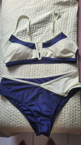 Lindo Biquíni shein veste de 40 a 42