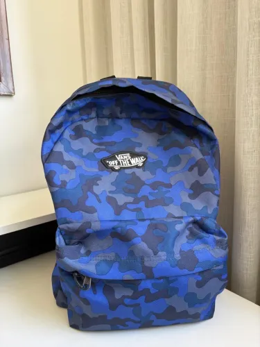 Vendo mochila Vans azul usada. Pequena, bom estado