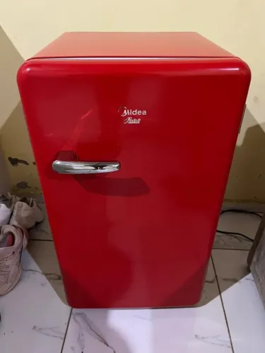 Frigobar Retrô Midea 95 Litros Vermelho Rubi 220v