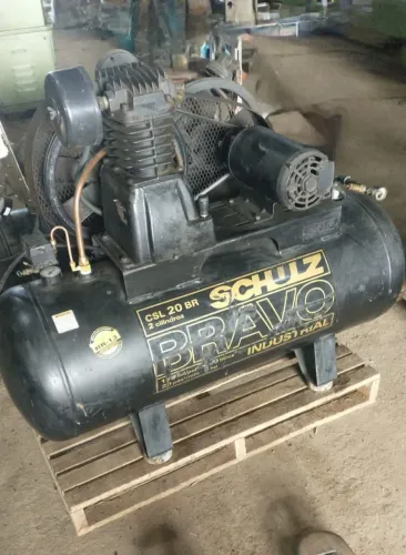 Compressor Schulz 20 pés linha Bravo Industrial Trifásico Motor 5cv.
