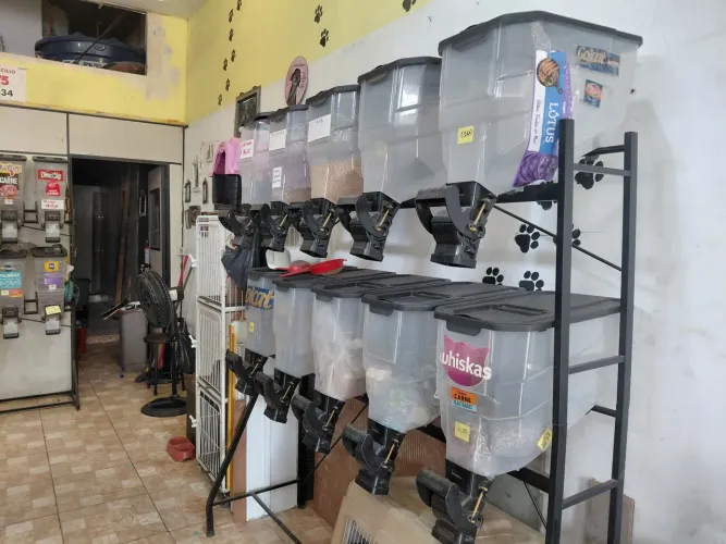 Armazenamento de Ração Com 8 dispenser